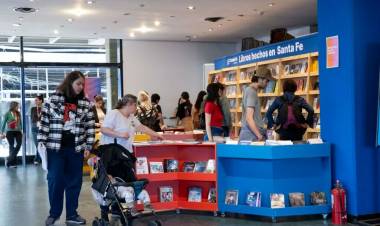 Con la presentación del libro de Los Palmeras, culminó una exitosa edición de la Feria del Libro Rosario