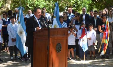 Poletti en Cayastá: “Luego de 451 años la ciudad de Santa Fe va a tener una bandera como identidad”