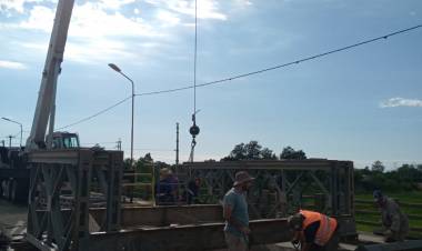 Siguen los trabajaos para habilitar este lunes el puente carretero, después de 8 meses