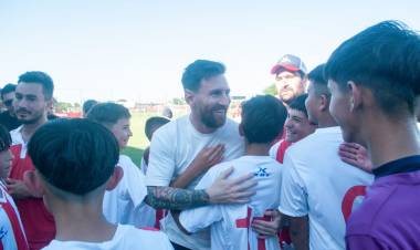 “El sueño de todos”: la felicidad de los juveniles de Unión de Santa Fe al cruzarse con Lionel Messi