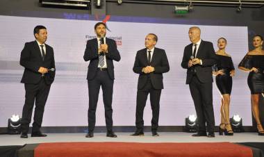 El gobernador Maximiliano Pullaro presidió la gran noche de Gala del Deporte provincial