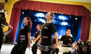 Provincia presentó a la delegación que llevará la bandera santafesina a Cosquín