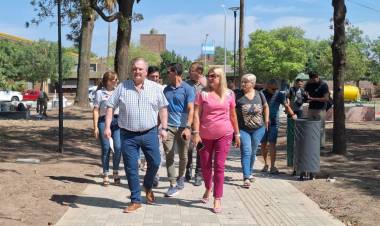El senador Michlig junto a la intendenta Dupouy recorrieron trascendentales obras urbanas y educativas de Ceres