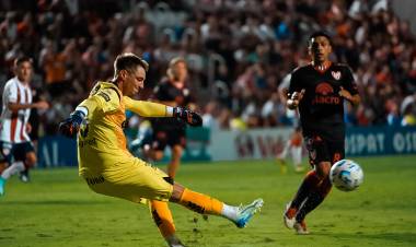 Unión no pudo con Instituto en otro complicado partido de local