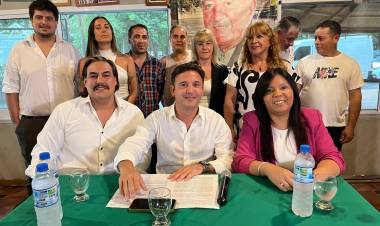 Sebastián Pignata volvió a la política y presentó su precandidatura a concejal 