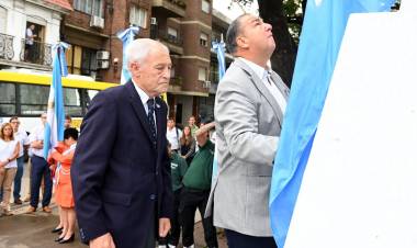 La Municipalidad conmemoró el 213° aniversario del primer izamiento de la bandera Argentina 