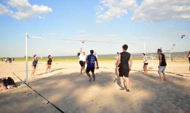 Con más de 1000 participantes, la ciudad cierra la temporada deportiva de verano en playas y parques