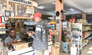 Aumentan las ventas en comercios de cercanías y la gente restringe la compra de productos no esenciales
