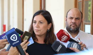 Provincia pasará a disponibilidad a cinco policías por posar en redes sociales con sus armas reglamentarias