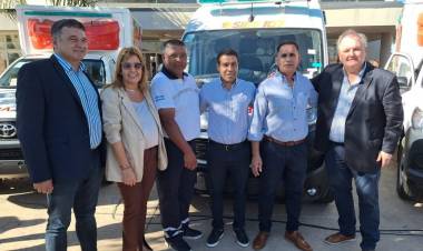 En el Hospital de San Cristóbal se entregaron nuevas ambulancias para localidades del departamento