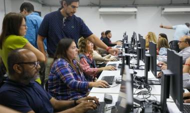 Elecciones provinciales 2025: se realizó el simulacro de carga de telegramas en los Centros de Ingresos de Santa Fe y Rosario