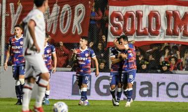 Con Vazzoler de interino Unión igualó con Newell's en Santa Fe