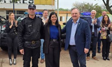 Michlig: “En esta gestión ya entregamos en el departamento 40 móviles policiales entre camionetas, autos y motos”.