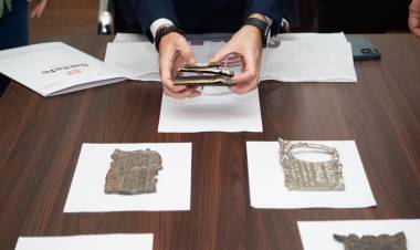 Provincia continúa devolviendo placas de bronce que habían sido sustraídas de cementerios 