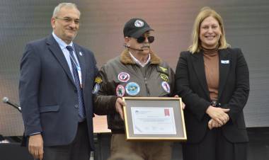 El senado provincial reconoció al veterano de guerra Owen Crippa