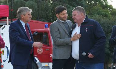 Pullaro: “Nuestro objetivo es que sean los bomberos más equipados y mejor entrenados de la Argentina”