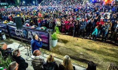 La Municipalidad entregó 10.000 camisetas a niños y niñas de clubes barriales