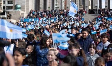 Se desarrolla el acto oficial por el Día Nacional de la Bandera