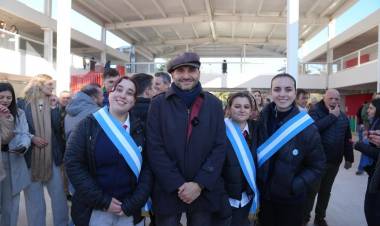 Pullaro inauguró otra escuela: “En Santa Fe mostramos que estamos de pie y apostamos a la educación”
