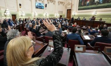 Convención Constituyente Día 1: el ACV de Oliveras, acusaciones cruzadas, juras tensas y un reglamento en disputa