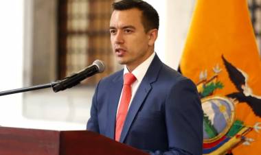 Motosierra: Ecuador anuncia la desvinculación de 5.000 funcionarios públicos y fusión de ministerios