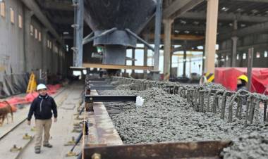 Provincia hormigonó las primeras 3 columnas del Nuevo Puente Carretero