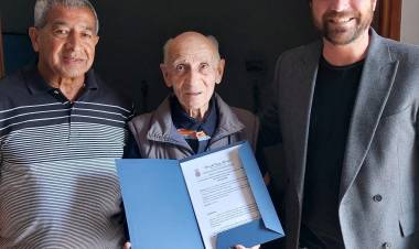 “Reconocimiento a Don José De La Fuente por 102 años retratando la vida santotomesina”