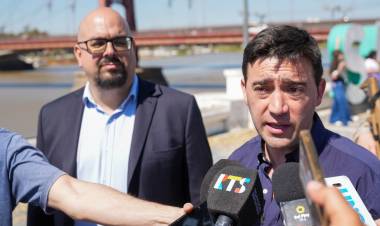 Exhibieron en la Costanera santafesina vehículos incautados al delito que serán subastados este jueves en la Estación Belgrano