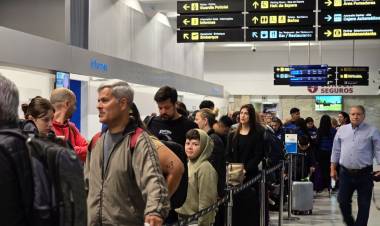 El Aeropuerto Internacional de Sauce Viejo comenzó a operar hacia Salta y amplía la oferta de vuelos a la región 