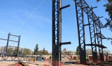 Juegos Suramericanos 2026: montan la estructura metálica del nuevo Arena Rosario