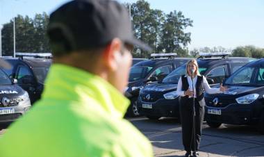“Cuidamos los recursos de los santafesinos para invertir en equipamiento, reparar rutas y hacer controles”