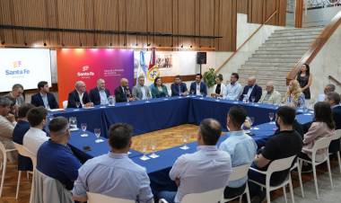Puccini: “Santa Fe se consolida en la Hidrovía con inversiones en infraestructura y una industria que crece”