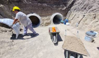 Riesgo hídrico: el Gobierno Provincial se cansó de esperar los permisos de Nación y dio inicio a una obra hídrica que Vera necesita desde hace años