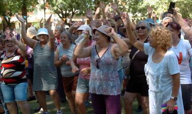 #ModoVacuna: comenzó la vacunación en las colonias de verano de adultos mayores