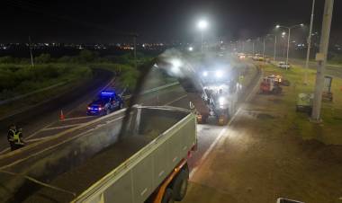 Las obras no se detienen: Provincia comenzó la repavimentación nocturna en la Autopista, entre Santa Fe y Santo Tomé