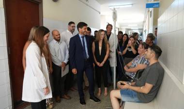 Pullaro recorrió el hospital Cullen en Santa Fe y destacó el trabajo de sus equipos de alta complejidad