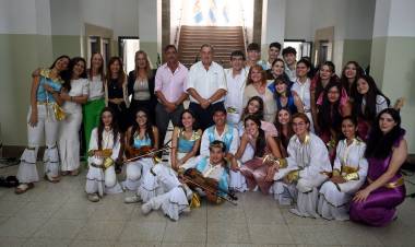 Canto Libre se presentó en el Palacio Municipal previo a su gira por Europa