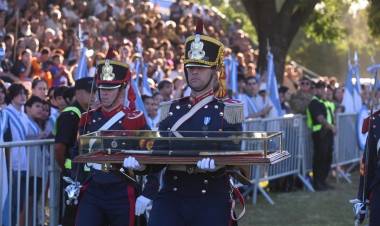 Ya se puede visitar gratis el sable corvo de San Martín: días, horarios y dónde verlo