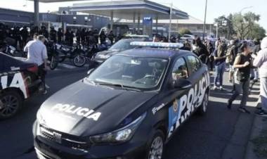 Los policías protestan en Santa Fe y Rosario por mejoras salariales