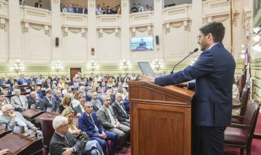 Pullaro: “Desde el orden recuperado, la autoridad democrática sin titubeos y el método de gestión, Santa Fe hoy construye su destino y envía un mensaje a la Argentina”