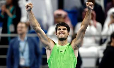 Alcaraz le dio una paliza a Fils y ganó el ATP 500 de Doha