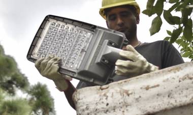 Comienza el recambio de luminarias de sodio a LED en toda la ciudad