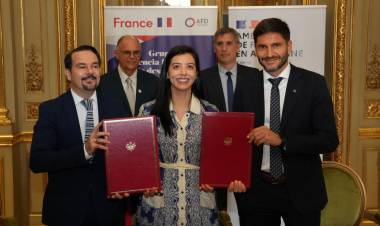 Pullaro firmó un acuerdo con Francia para financiar mejoras energéticas en hospitales, escuelas y aeropuertos de Santa Fe