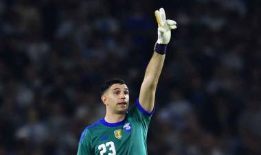 El "Dibu" Martínez, la figura argentina en un partido con poco brillo ante Mauritania