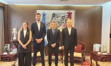 Reunión de legisladores santafesinos con el embajor chino para recuperar el sistema ferroviario en abandono