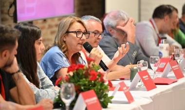 El Partido Socialista se une y reelige a Mónica Fein con la mirada puesta en 2027