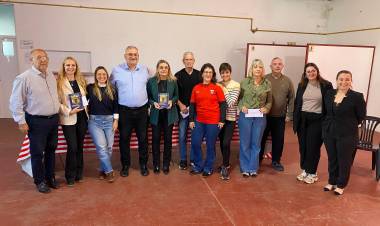 Calvo visitó las instalaciones del club Talleres de Maria Juana