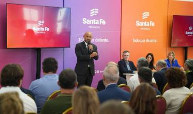 Exigen claridad en los vínculos entre el gobierno provincial y una consultora de dudosa trayectoria