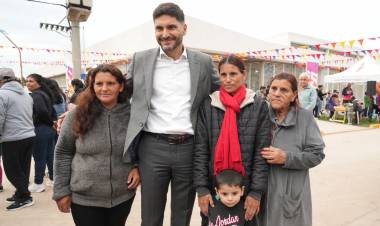 Hace un año una escuela, ahora pavimento: Pullaro inauguró otra obra clave en Monte Vera