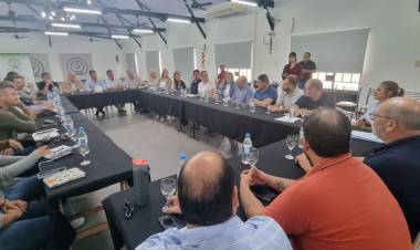 Infraestructura hidráulica y electrificación rural, primeros avances de la Mesa de Diálogo en la SRR